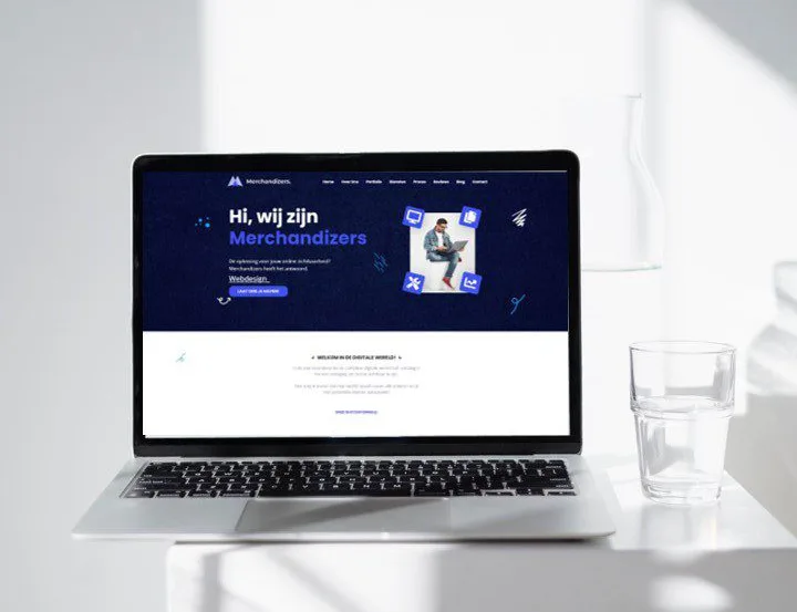 foto van laptop met openingspage van website merchandizers
